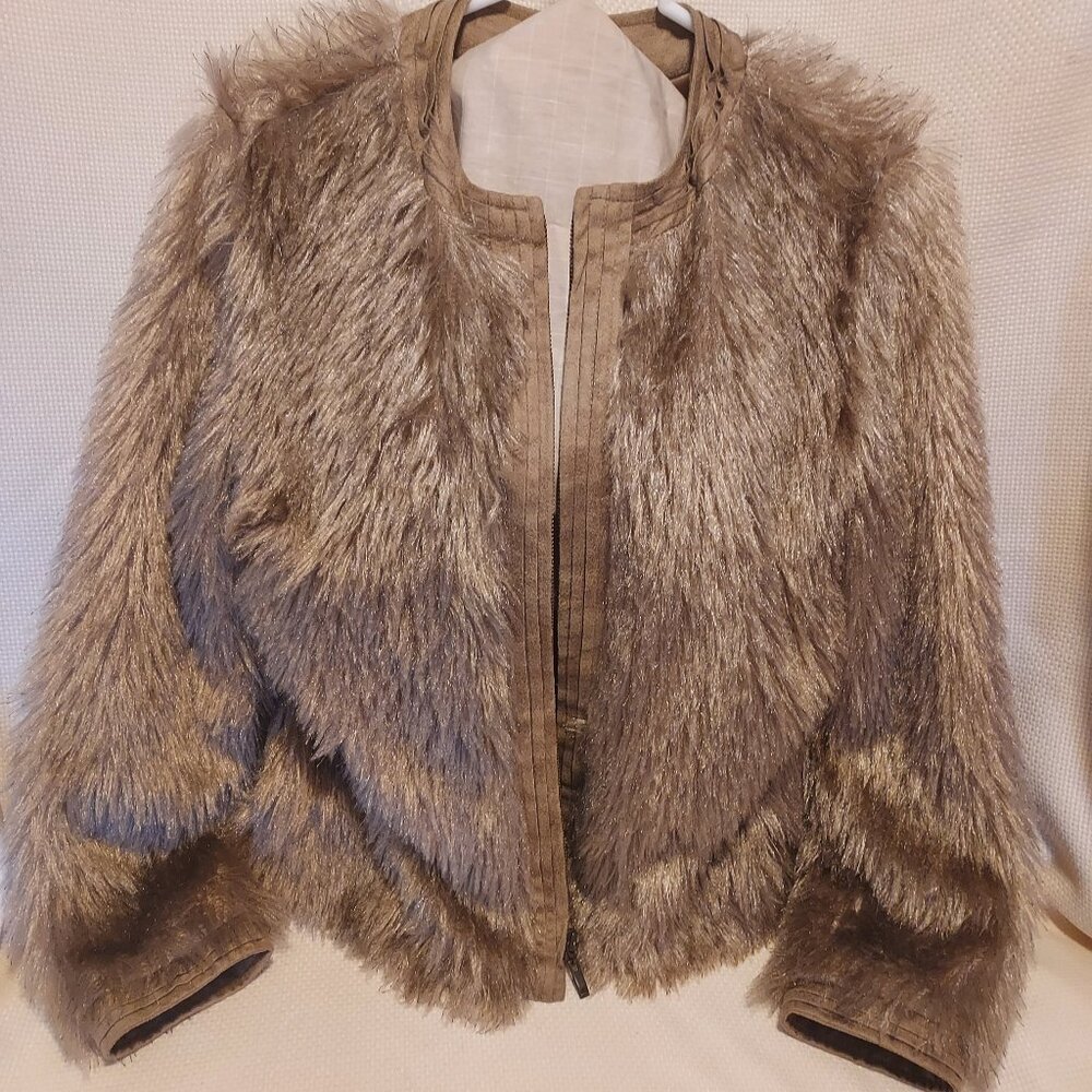 INTERNATIONAL CONCEPTS INC SIZE M (10-12 ZIP FRONT CROPPED  TAN FAUX FUR JACKET